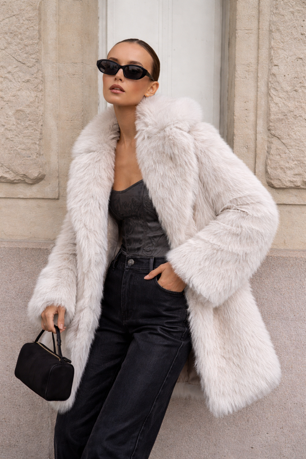 Plush faux shearling (sheep-style) collar and cuff trimr