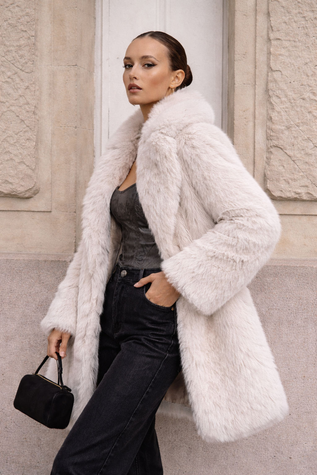 Plush faux shearling (sheep-style) collar and cuff trimr